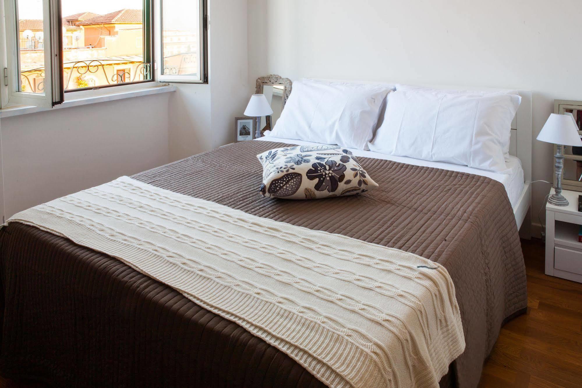 Urban Pine Rooms Рим Екстериор снимка