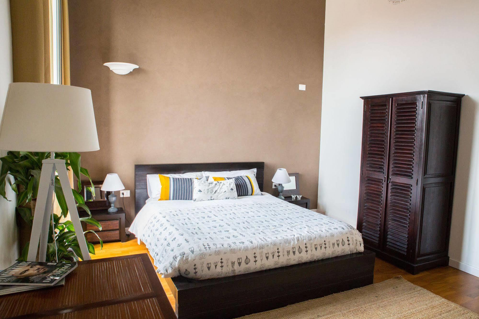 Urban Pine Rooms Рим Екстериор снимка