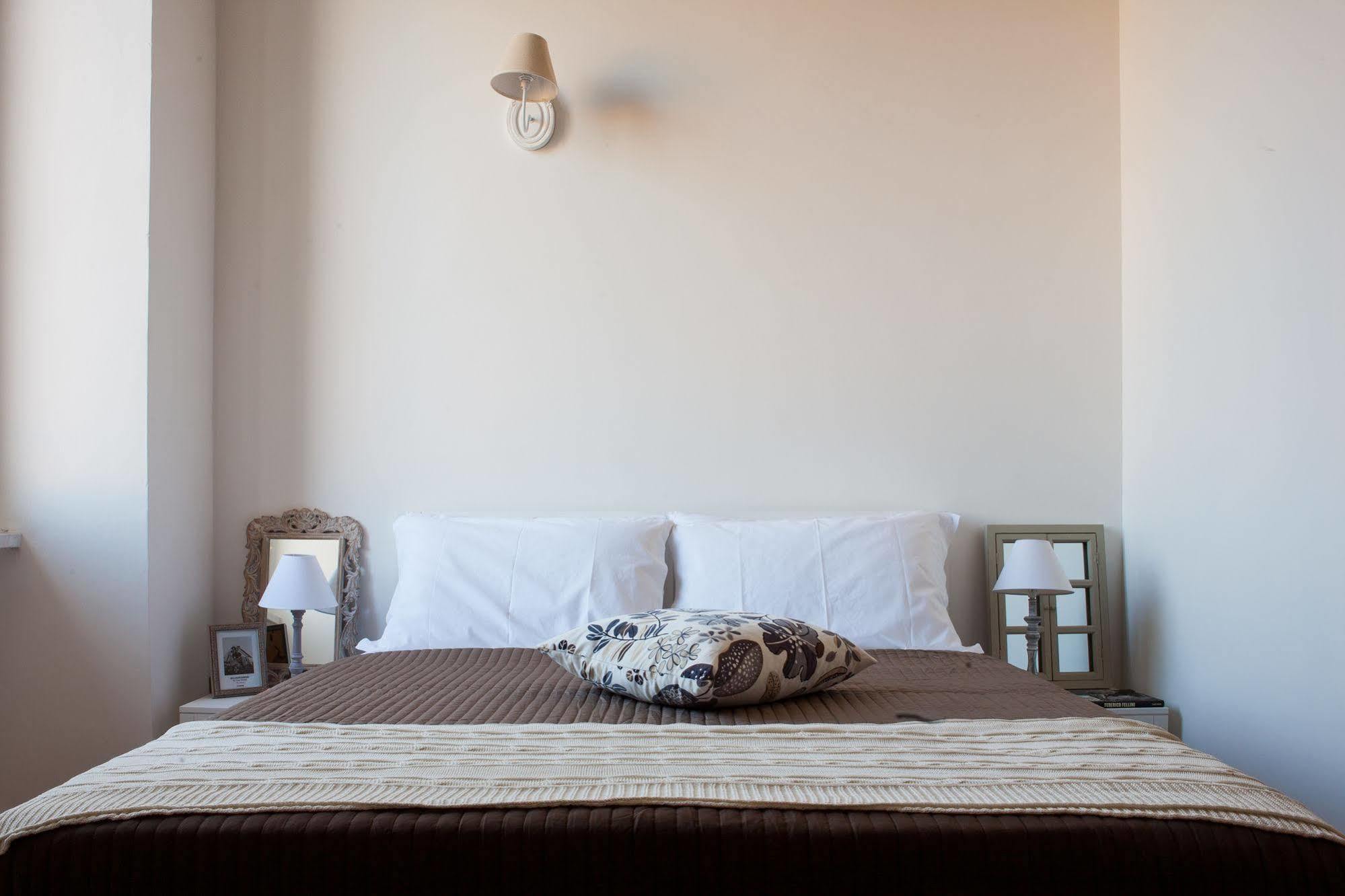 Urban Pine Rooms Рим Екстериор снимка