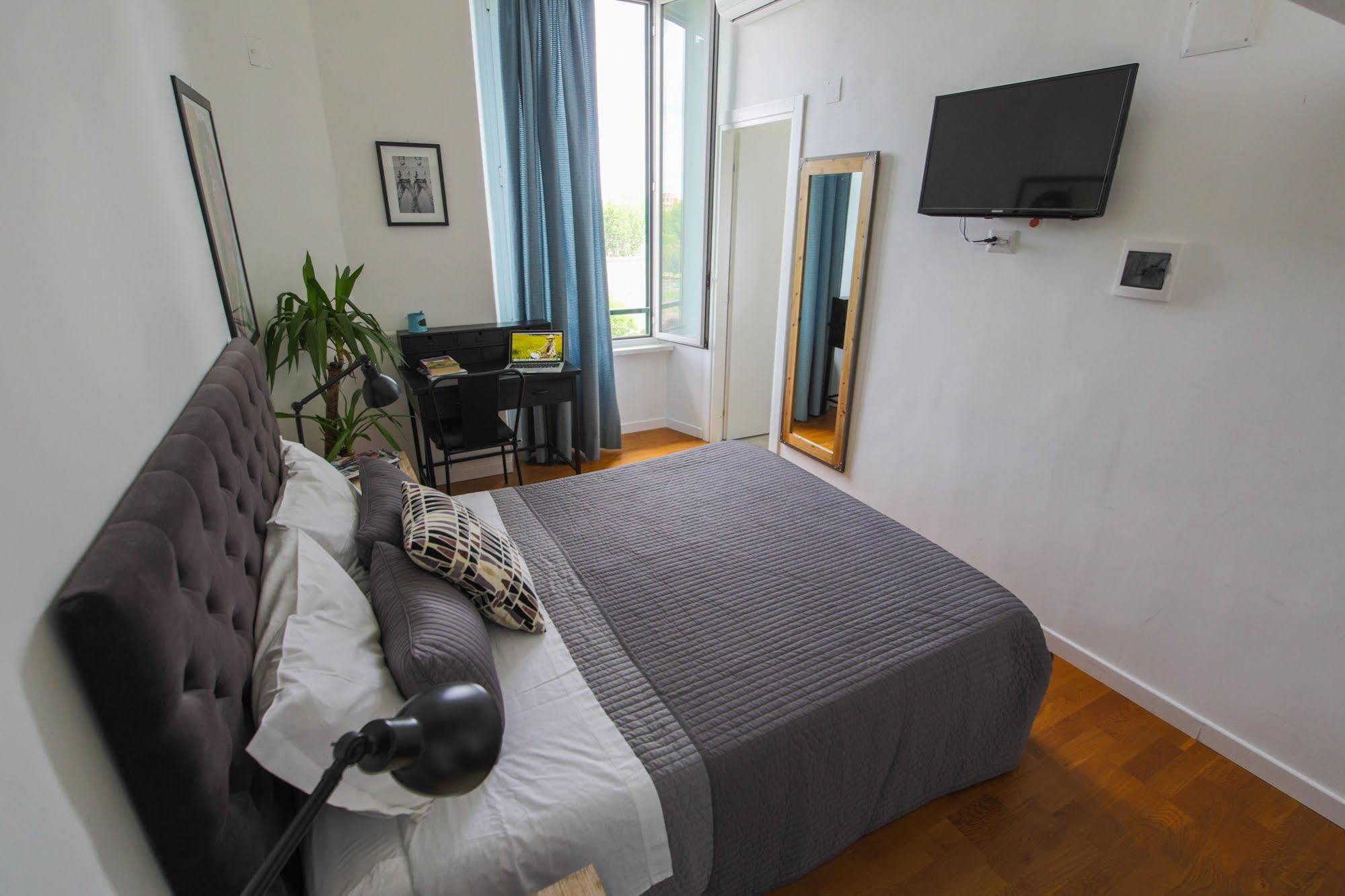 Urban Pine Rooms Рим Екстериор снимка